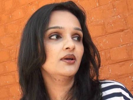 അഭിനയം മറന്നോ എന്ന് ക്യാമറയ്ക്കു മുന്നിലെത്തിയാലറിയാം; പുതുമുഖ നായികയുടെ ടെന്‍ഷനെന്ന് ജോമോള്‍!