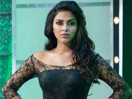 ഹാര്‍ഡ്‌ലി ഡേവിഡ്‌സണ്‍ ഓടിക്കുന്ന അമലയെ കണ്ടോ, അച്ചായന്‍സില്‍ ഇനിയും ഉണ്ട് പ്രത്യേകതകള്‍