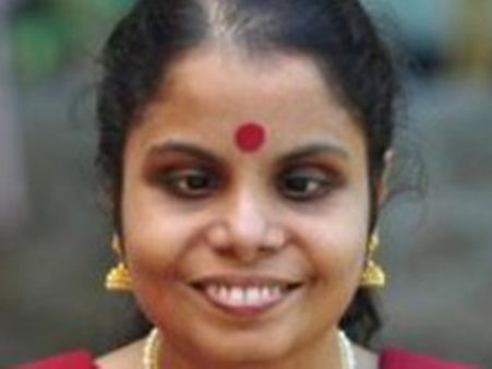 ഇരുട്ടില്‍ നിന്നും വെളിച്ചത്തിലേക്ക്, വൈക്കം വിജയലക്ഷ്മിക്ക് കാഴ്ച തിരിച്ചു കിട്ടി