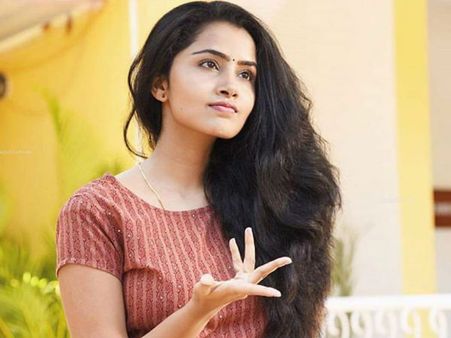 രാം ചരണിന്റെ ചിത്രത്തില്‍ നിന്ന് കാരണം പറയാതെ പുറത്താക്കിയതിനോട് അനുപമ പരമേശ്വരന്റെ പ്രതികരണം!