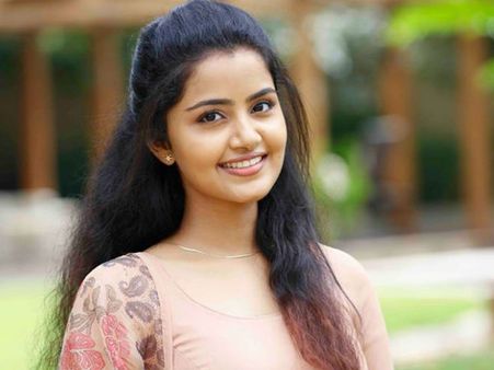 ഈ സിനിമയിലും അഭിനയം തകര്‍ത്തു; അനുപമ പരമേശ്വരനെ പ്രശംസിച്ച് മെഗാസ്റ്റാര്‍!!