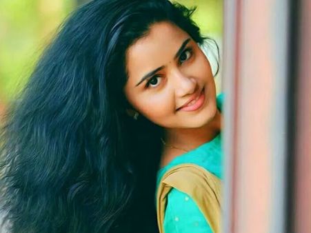 വന്‍ പ്രതിഫലം ആവശ്യപ്പെട്ടത് കൊണ്ടോ അനുപമയെ സൂപ്പര്‍സ്റ്റാറിന്റെ ചിത്രത്തില്‍ നിന്ന് ഒഴിവാക്കിയത്?