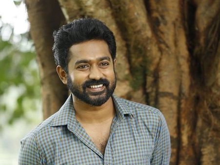 കുളിച്ച് കുറി തൊട്ട് വന്നാല്‍ നല്ല ഹിന്ദുകുട്ടി, മുടി ഒന്ന് അഴിച്ച് കെട്ടിയാല്‍ നല്ല ക്രിസ്ത്യാനി