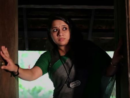 നിവിന്റെ പനിനീര്‍ പൂക്കള്‍ മാത്രമല്ല, അമല്‍ ദേവിന്റെ ജലരേഖകളും ഹിറ്റാകുന്നു; കാണൂ