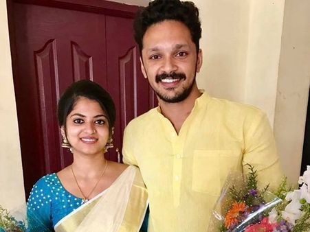 ലാലു അലക്‌സിന്റെ മകന്‍ രജിസ്റ്റര്‍ വിവാഹം ചെയ്യാന്‍ കാരണം, ആര്‍ഭാട വിവാഹം മാറ്റിവച്ചത് എന്തിന്?