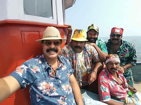 പുത്തന്‍ പണത്തിന്റെ സെറ്റിലെ മമ്മൂട്ടി, കപ്പല് സെല്‍ഫി വൈറലാകുന്നു!