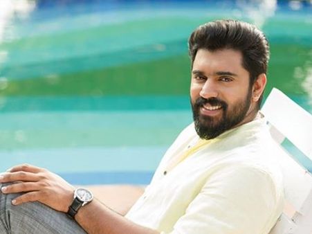 നിവിന്‍ പോളി ഇരട്ട വേഷത്തില്‍, വില്ലനായി വിക്രം, ഗൗതം മോനോന്റെ പുതിയ ചിത്രത്തെ കുറിച്ച്