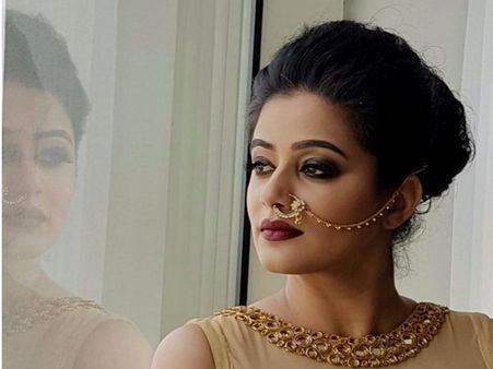 എല്ലാവരെയും കണ്ണുമടച്ച് വിശ്വസിക്കും, നിര്‍മ്മാതാക്കളെ അന്ധമായി വിശ്വസിച്ചതിനെ കുറിച്ച് പ്രിയാ മണി!
