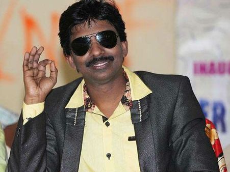 ഒരു പെണ്ണ് ചിരിച്ച ഉടനെ കവിത എഴുതി പാടിയ സന്തോഷ് പണ്ഡിറ്റ്, രഞ്ജിനി ഹരിദാസ് ചിരിച്ചപ്പോഴോ?