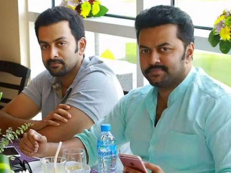 പതിവു പോലെ ഓരോ ഷോട്ടിനും തല്ലു കൂടി, ടിയാന്‍ ഷൂട്ടിനെക്കുറിച്ച് വികാരഭരിതനായി പൃഥ്വിരാജ്