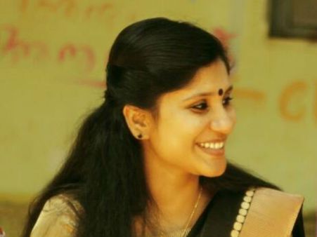 മഞ്ജുവിന്റേത് അശ്ലീലം!!! പുതിയ 'ആമി'ക്കെതിരെ ദീപ നിശാന്ത്