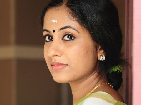 ചെത്തിയെടുക്കണം അവന്റെയൊക്കെ **** ; ആക്രമിക്കപ്പെട്ട നടിയെ കണ്ടശേഷം ജ്യോതി കൃഷ്ണ പറഞ്ഞത്