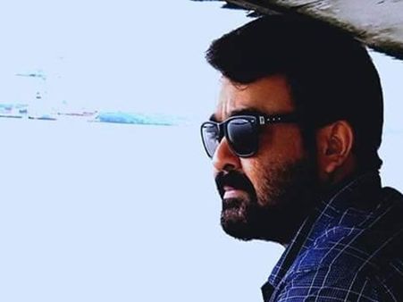മോഹന്‍ലാല്‍ എളമക്കരയിലെ പുതിയ വീട്ടിലേക്ക് താമസം മാറുന്നു, തേവരയിലെ വീട് വില്‍ക്കും!!