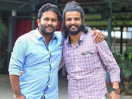 ഞാനെഴുതിയ കഥയും സിനിമയാവുന്നു, ഇവന്‍ എന്നേം കൊണ്ടേ പോകൂന്ന് അജുവും, 'ലവകുശ'നുമായി നീരജ്