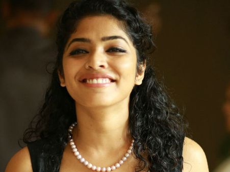 പെണ്ണ് നല്ല ചന്തി എന്ന് പറഞ്ഞാല്‍ തമാശ, ആണ് പറഞ്ഞാല്‍ സ്ത്രീവിരുദ്ധത; റിമയെ കൊന്നുകൊലവിളിച്ച് കമന്റ്
