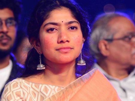സായി പല്ലവിയ്‌ക്കെന്താ ഇത്ര അഹങ്കാരം, ഒഴിവാക്കിയത് മൂന്ന് സൂപ്പര്‍താര ചിത്രങ്ങള്‍, വിവാദങ്ങള്‍!
