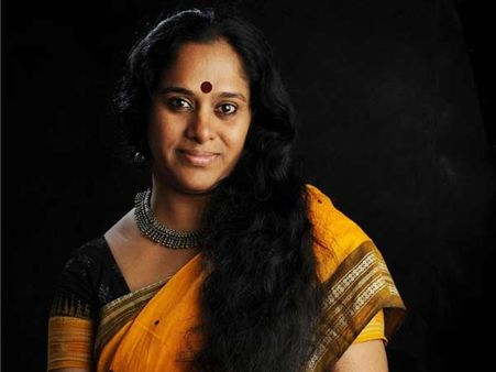 'ടിപ്പിക്കല്‍' ശൈലിയില്ലാതെ സിനിമ, മാന്‍ഹോളിനെ വിമര്‍ശിച്ചവര്‍ക്ക് ചുട്ട മറുപടിയുമായി സജിത മഠത്തില്‍