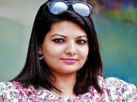 ആളുകള്‍ കാത്തു നില്‍ക്കുന്നത് ഇഷ്ടചിത്രം കാണാനാണ്, തിയേറ്ററുകാര്‍ക്കെതിരെ പൊട്ടിത്തെറിച്ച് സാന്ദ്ര
