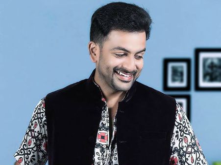 റോബിന്‍ഹുഡിലേക്ക് ആദ്യം പരിഗണിച്ചത് പൃഥ്വിരാജിനെ ആയിരുന്നില്ല, പിന്നെ??