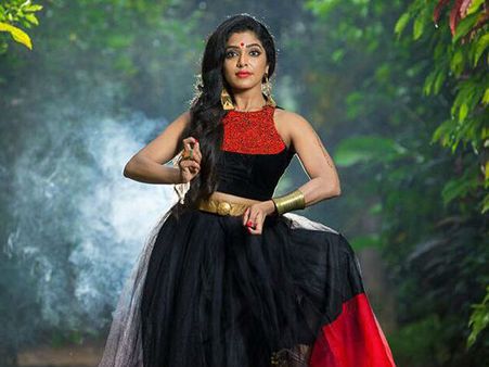 ഞെട്ടിയുണര്‍ന്നപ്പോള്‍ മുറിയില്‍ ഒരാള്‍, ഉറക്കെ നിലവിളിച്ചു. ദുരനുഭവത്തെ കുറിച്ച് റിമ കല്ലിങ്കല്‍