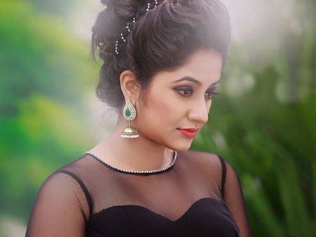 മഞ്ജുവിനൊപ്പം അഭിനയിക്കുന്നതിന്‍റെ ത്രില്ലില്‍ ദിലീപിന്‍റെ നായിക, ആമിയുടെ സ്വന്തം മാലതി !!