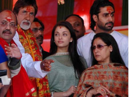 ഇത്തവണ ഹോളി ആഷോഷമില്ലാതെ ബച്ചന്‍ കുടുംബം, പിന്നില്‍ ദു:ഖകരമായ വാര്‍ത്ത