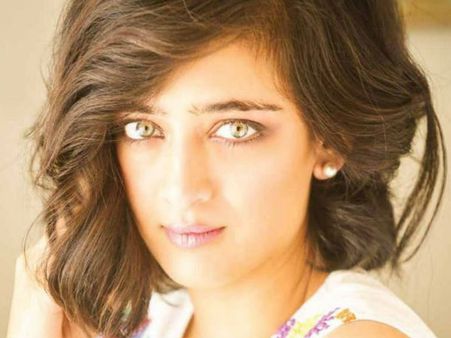 മുടിവെട്ടാന്‍ പോലും തയ്യാകാത്ത നായികമാര്‍, എനിക്ക് മൊട്ടയടിച്ച് അഭിനയിക്കണം എന്ന് താരപുത്രി !!