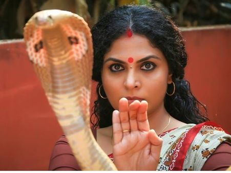 ഇതല്ല ഇതിന്റെ അപ്പുറം കണ്ടതാണീ കെ കെ ജോസഫ്, ഇന്നസെന്റിനെ മനസില്‍ ധ്യാനിച്ച്, ആശാ ശരത്!!