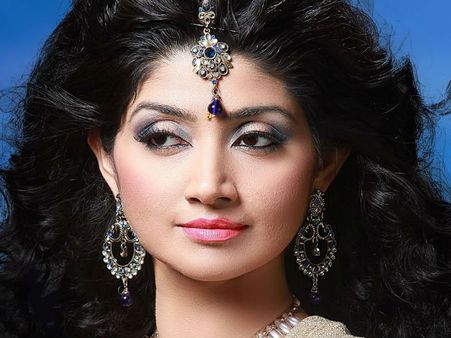 വിവാഹ മോചനം കഴിഞ്ഞു സ്വതന്ത്രയായി, ദിവ്യ ഉണ്ണി തിരക്കിലാണ്.. പുതിയ ലുക്ക് കണ്ടോ..?
