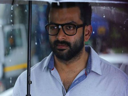 എസ്ര മുപ്പത് കോടി കടന്നു... മൊയ്തീനൊപ്പം എത്തുമോ, മൊയ്തീനെ കടത്തി വെട്ടുമോ?