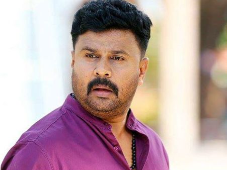 മമ്മൂട്ടിയെ പേടി, ദിലീപ് ചിത്രം മാറ്റിവച്ചു; കാവ്യയെ കെട്ടിയ ശേഷം ഒരു സിനിമ പോലുമില്ലേ ദിലീപ് ?