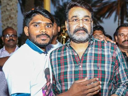 ചുംബിക്കാന്‍ ശ്രമിച്ചപ്പോള്‍ തള്ളിമാറ്റിയതിന് മോഹന്‍ലാല്‍ തന്നോട് ക്ഷമ പറഞ്ഞു എന്ന് ആരാധകന്‍