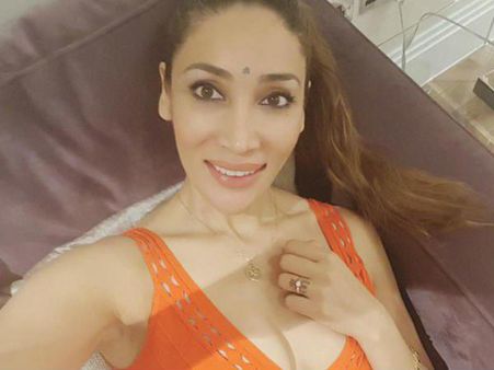 ഗ്ലാമര്‍ പ്രദര്‍ശനം നിര്‍ത്തി സന്യാസിയായി, ഇപ്പോ വിവാഹത്തിലേക്ക്, സോഫിയ ഹയാത്തിന്‍റെ ഫോട്ടോ വൈറല്‍