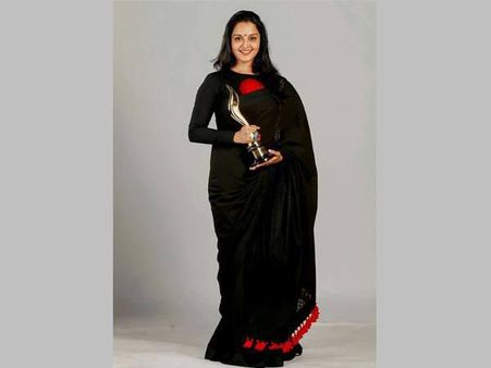പൂര്‍ണ്ണിമയുടെ കരവിരുതില്‍ സ്റ്റണ്ണിങ്ങ് ലുക്കില്‍ മഞ്ജു വാര്യര്‍, ആരുമൊന്ന് നോക്കി നിന്നു പോവും