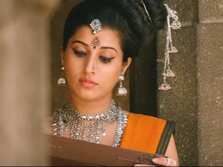 മോഹന്‍ലാല്‍ വല്ലാത്തൊരു ആകര്‍ഷണവും ലഹരിയുമാണെന്ന് 'വീരം' നായിക!!!