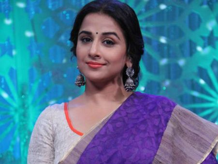 ആള്‍ക്കൂട്ടത്തിന് നടുവില്‍ വച്ച് കയറിപ്പിടിച്ചു, ഠപ്പേ!!!!!! വിദ്യാ ബാലന്‍ ആരാധകന്റെ കരണം പൊളിച്ചു