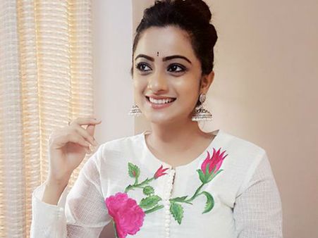 മേക്ക് ഒാവറിനു പിന്നിലെ ആ രഹസ്യം വെളിപ്പെടുത്തി നമിത, റോള്‍ മോഡല്‍സ് വിശേഷങ്ങള്‍ അറിയാം !!