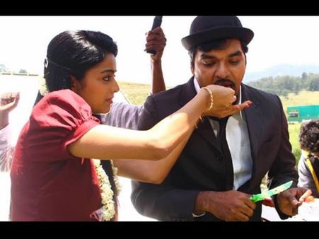 ഹെലിക്യാമില്‍ പിറന്നാള്‍ കേക്ക്, ജയ് യെ ഞെട്ടിച്ച് അഞ്ജലി, സെലിബ്രേഷന്‍ ചിത്രങ്ങള്‍ വൈറലാകുന്നു