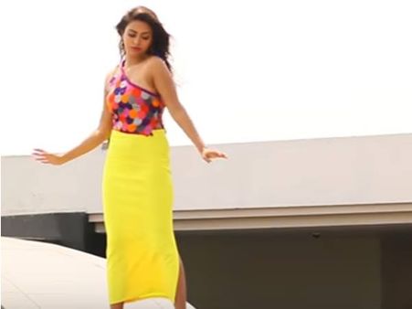 തുണിയുടെ നീളം കുറഞ്ഞാലെന്താ, സമ്മര്‍ ഫോട്ടോ ഷൂട്ടില്‍ തിളങ്ങി അമല പോള്‍, വിഡിയോ കാണാം!!