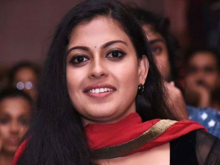 പ്രണയമാണ്, ഭ്രാന്താണ്, കണ്ടില്ലെങ്കില്‍ മരിച്ചുപോകും... അനുശ്രീയ്ക്ക് ലഭിച്ച ആ പ്രണയാഭ്യര്‍ത്ഥന