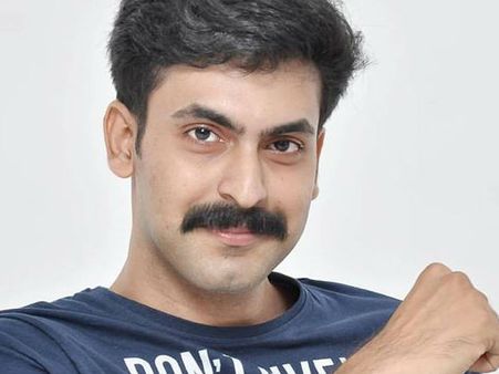 അനുശ്രീയുമായി പ്രണയത്തിലാണെന്ന് പറഞ്ഞപ്പോള്‍ പലരും സങ്കടപ്പെട്ടു, ഞാനിപ്പോഴും സിംഗിളാണെന്ന് റെയ്ജന്‍