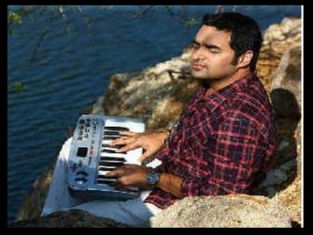 പാട്ട് ഹിറ്റാവാന്‍ ചെയ്തതാണ്‌; 'കോപ്പി സുന്ദര്‍' എന്നു വിളിച്ചവര്‍ക്ക് ഗോപി സുന്ദറിന്റെ വെല്ലുവിളി!!