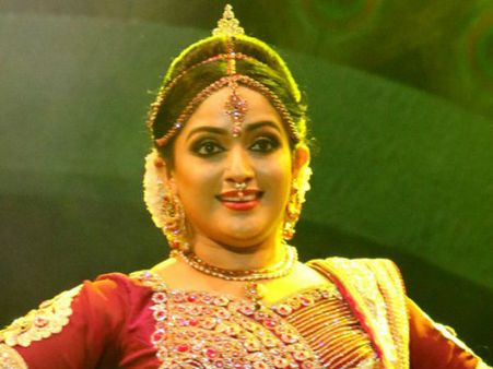 ദിലീപിന്റെ പാട്ട് നാദിര്‍ഷ പാടി, കാവ്യ മാധവന്‍ ഡാന്‍സ് ചെയ്തു; വീഡിയോ വൈറലാകുന്നു