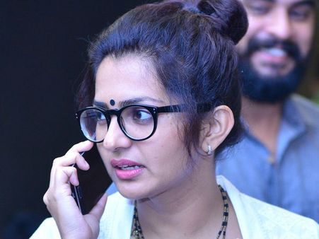 എന്നെ അങ്ങനെ വിളിക്കുന്നത് പൃഥ്വിരാജിന് നാണക്കേടാണെന്ന് പാര്‍വ്വതി, എങ്ങിനെ വിളിക്കുന്നത് ?
