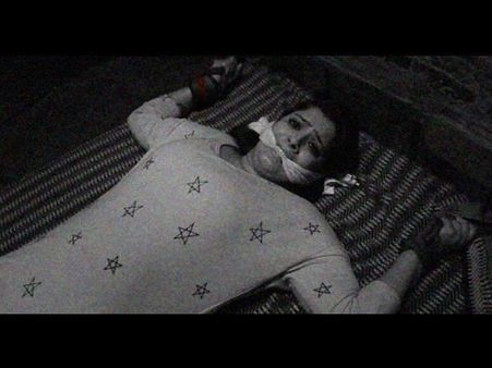 കൈകള്‍ കെട്ടി വായില്‍ തുണി തിരുകിയ നിലയില്‍ വരലക്ഷ്മി ,വൈറലായ ഫോട്ടോയ്ക്ക് പിന്നിലെ വാസ്തവം അറിയാം