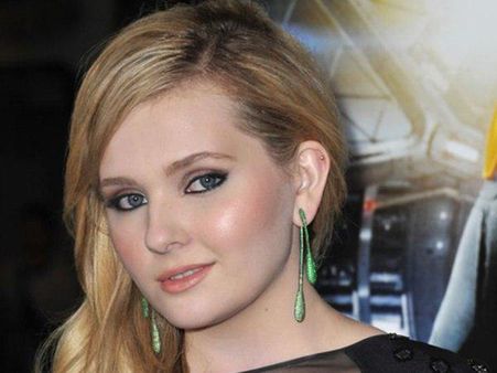 കാമുകന്‍ ക്രൂരമായി ബലാത്സംഗം ചെയ്തു, ഞെട്ടിപ്പിക്കുന്ന വെളിപ്പെടുത്തലുമായി പ്രമുഖ അഭിനേത്രി !!