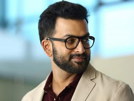പൃഥ്വിരാജിന്റെ സംവിധായകന്‍ ചതിച്ചു, ഇനിയാരോടും ഈ നെറികേട് ചെയ്യരുതെന്ന് ഡിസൈനര്‍