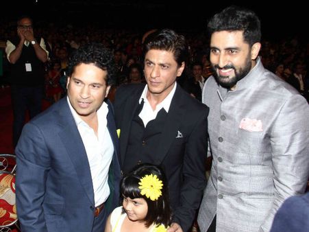 ക്രിക്കറ്റ് ഇതിഹാസം സ്‌ക്രീനിലേക്കെത്തുന്നു, ആശംസകളുമായി താരങ്ങള്‍!!!