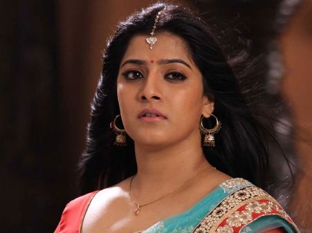 അതൊന്നുമായിരുന്നില്ല, വരലക്ഷ്മി ശരത് കുമാര്‍ സെറ്റില്‍ നിന്നിറങ്ങി പോകാന്‍ കാരണം