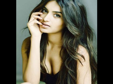 പരപുരുഷ ബന്ധം, വ്യഭിചാരം... ബോളിവുഡ് നടിക്ക് കിട്ടിയ പണി??? നടിമാരെല്ലാം ഇങ്ങനെയാണോ???